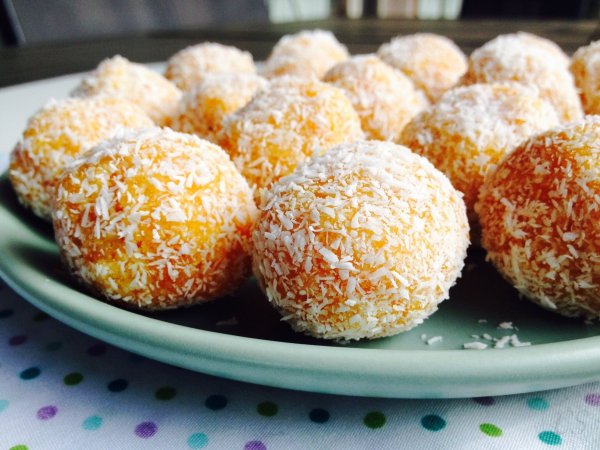 mm_gyumolcsgolyo_fekvo